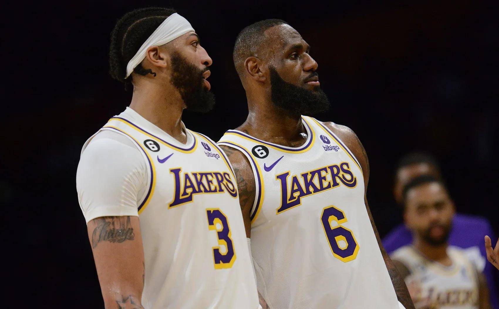 格的背景下 格的背景下